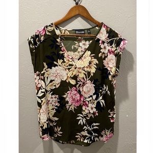 NEW York & Co. Green Floral Print Cap Sleeve Shirt Size Medium Pre-owned
